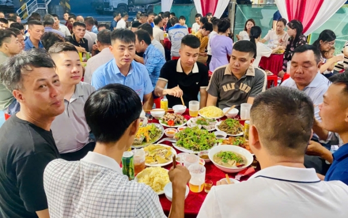Đầm ấm “Bữa cơm Công đoàn” của 69 đoàn viên CĐCS Công ty...